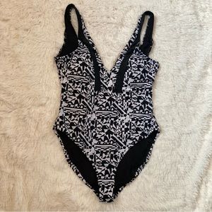 Sunproof by Weatherproof black geometric print one piece bathing suit NWT